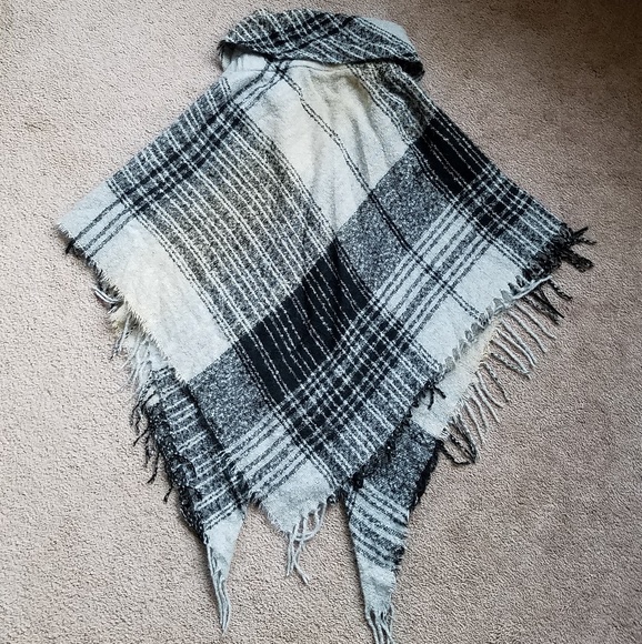 Cozy Shawl - Picture 4 of 6